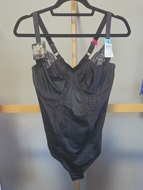 Maidenform Black Lace-Trim Underwire Bodysuit